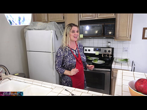 ❤️ Stepmom Mëllech him an der Kichen virun sengem Datum ❤❌ Fucking op lb.ixiporn.ru